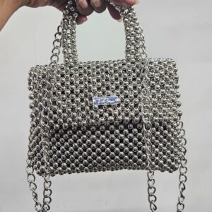 Bolsa prateada de mão/alça